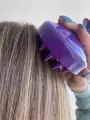 Shampoo-Bürste: erhöht die Durchblutung der Kopfhaut